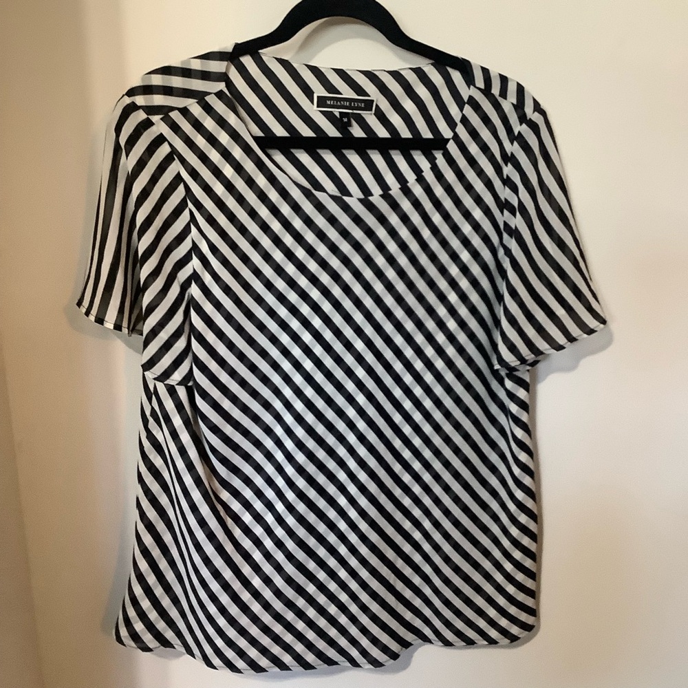 MELANIE LYNE: Black & White Striped Top (NWOT)